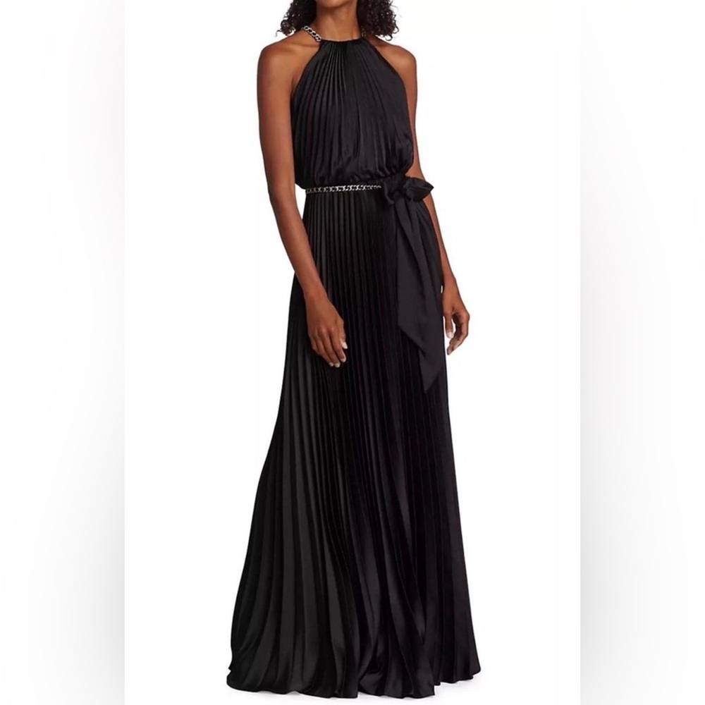 Monique Lhuillier Black Pleated Dress with sliver belt.🖤🍾